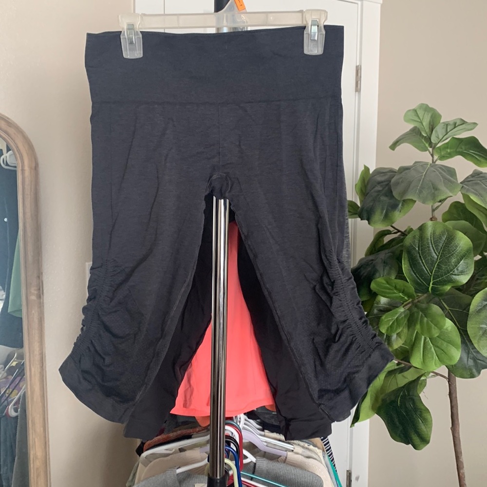 Lululemon black crops